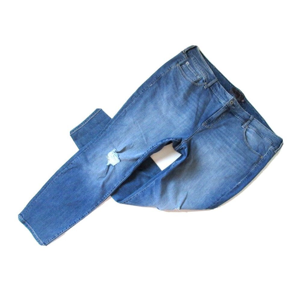 NWoT Torrid Mid-Rise Stretch Skinny in Distressed Destroyed Light Wash Jeans 24